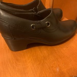 Clark’s black ankle boot women’s size 7 1/2